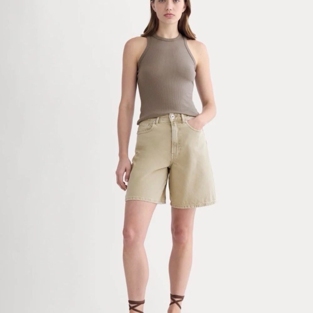 NWOT Uniqlo  High-Rise Relaxed Fit Women’s Shorts in Light Khaki